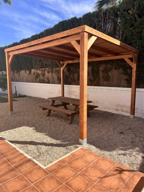 PÉRGOLA LAMINADA 4X4 TECHADA