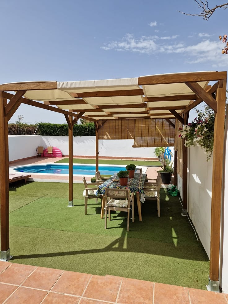 6613ad4c55ad5558774274fc34863560 Pérgola de Madera Maciza 3x3 con Toldo Fijo - Imagen 1
